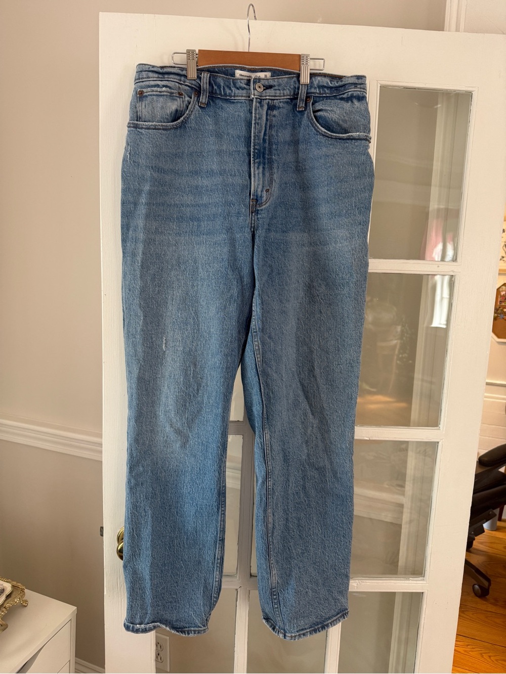 Abercrombie and Fitch Curve Love ‘90s Straight Ultra High Rise Medium Wash Jeans